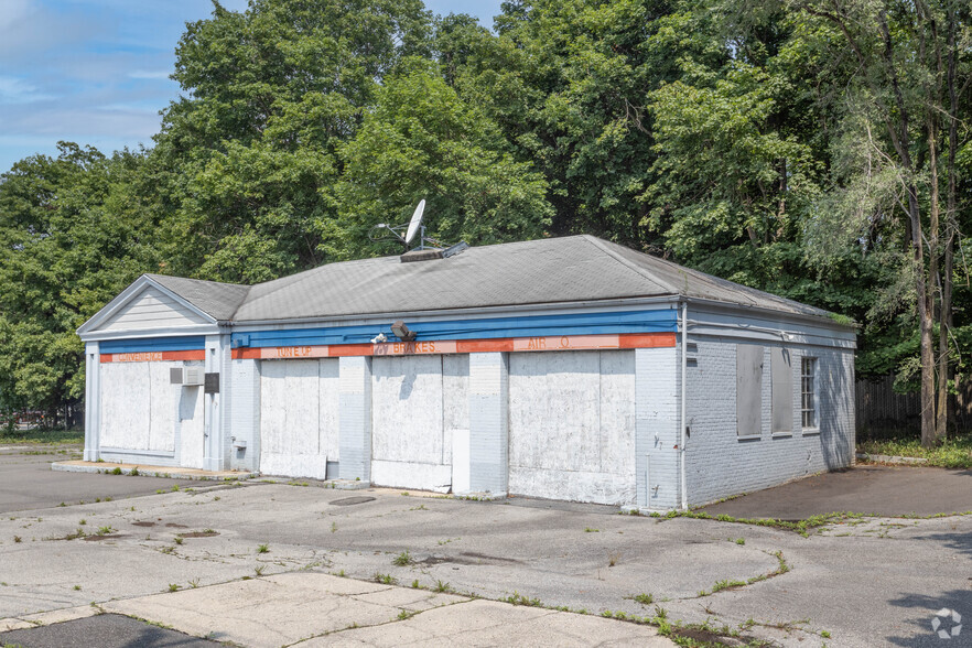 5055 Northern Blvd, Glen Head, NY for sale - Building Photo - Image 2 of 5