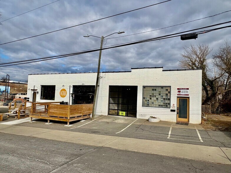 244 Short Coxe Ave, Asheville, NC for lease - Building Photo - Image 2 of 9