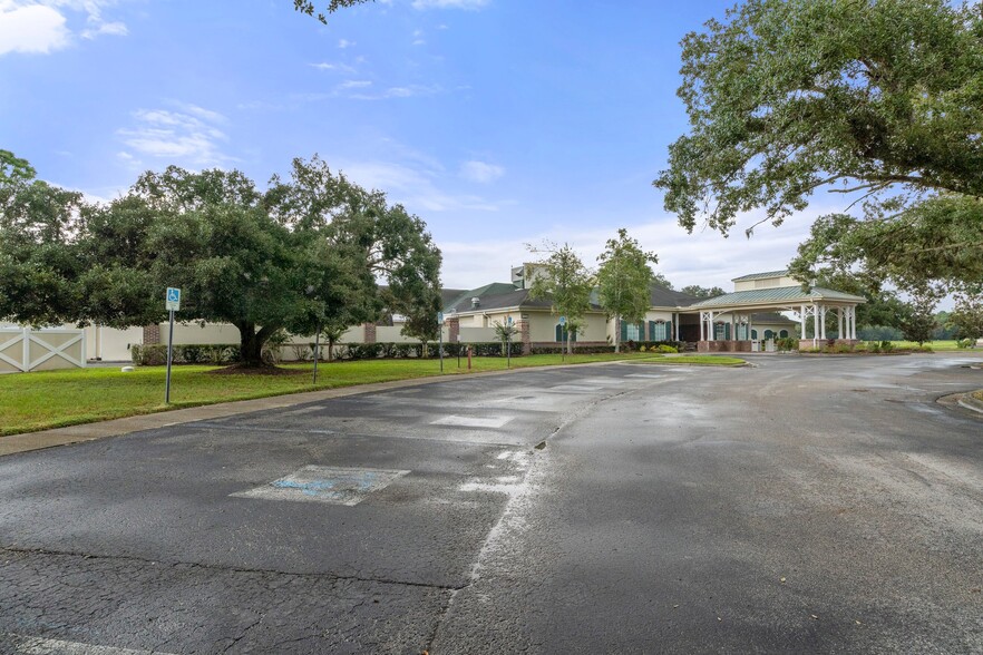 4550 Golf Club Ln, Spring Hill, FL for sale - Building Photo - Image 2 of 92