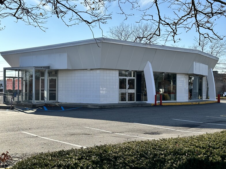 3850 Veterans Memorial Hwy, Bohemia, NY for lease - Building Photo - Image 3 of 35