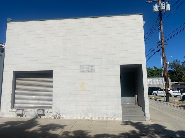 2220 W Magnolia Blvd, Burbank, CA for lease - Building Photo - Image 2 of 11