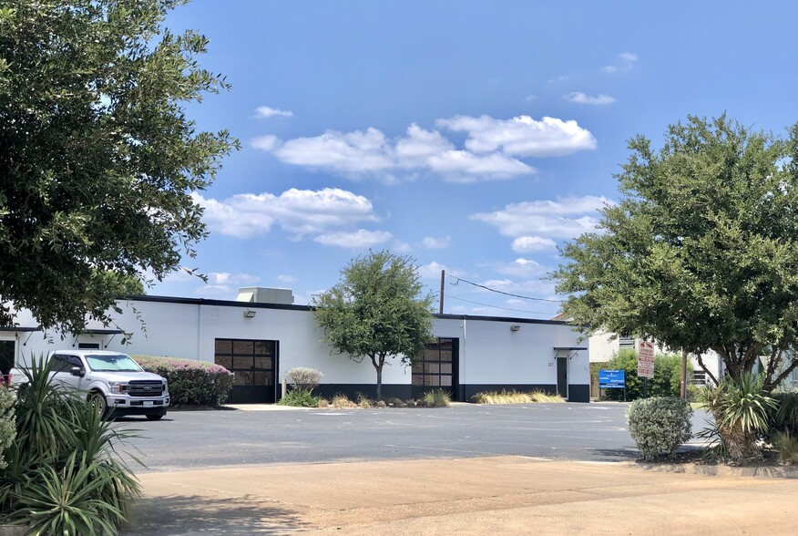 217 N Rupert St, Fort Worth, TX for lease - Building Photo - Image 1 of 10