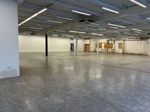 27 Carr St, Ipswich for lease Interior Photo- Image 1 of 3