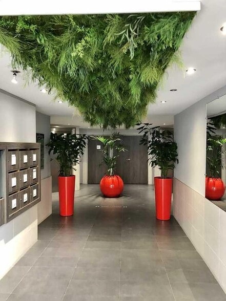 Office in Lyon for lease - Lobby - Image 3 of 5