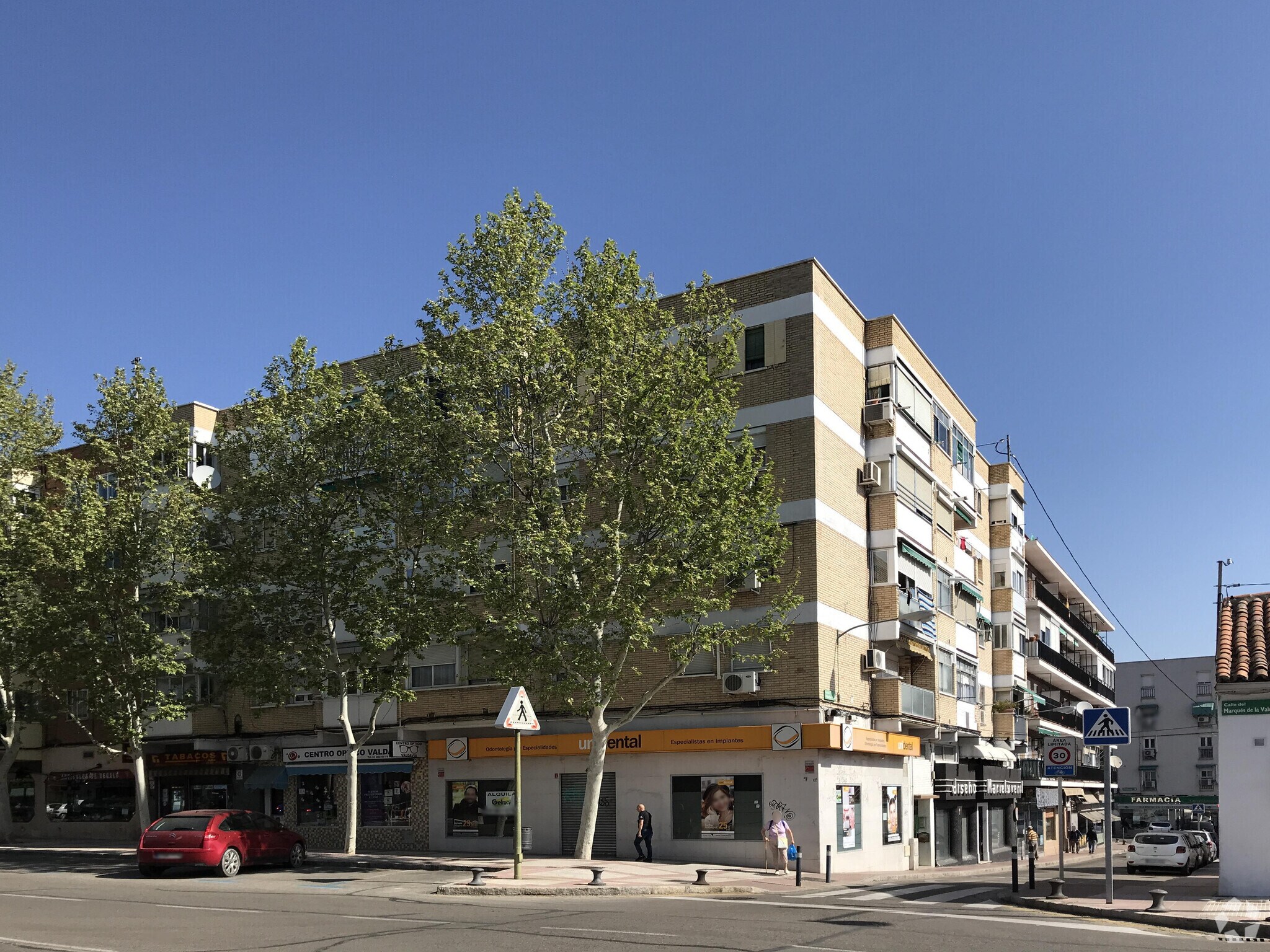 Retail in Alcobendas, Madrid for lease Primary Photo- Image 1 of 3
