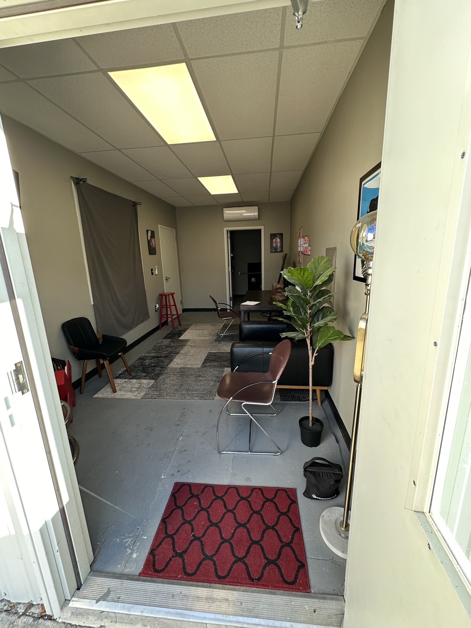 1706 Dungan Ln, Austin, TX for lease Interior Photo- Image 1 of 3