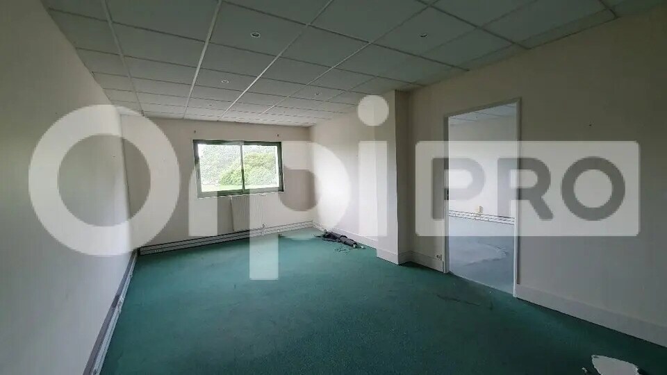 Office in Gretz-Armainvilliers for lease - Interior Photo - Image 2 of 7