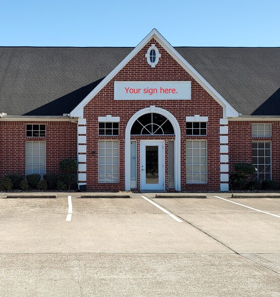 415 E Parkwood Ave, Friendswood, TX for lease - Building Photo - Image 1 of 12