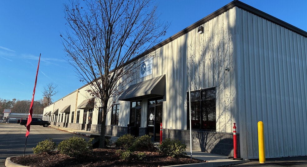 2305 Commerce Center Dr, Rockville, VA for lease - Building Photo - Image 2 of 2