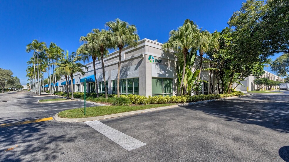 8491 NW 17th St, Miami, FL for lease - Primary Photo - Image 1 of 3