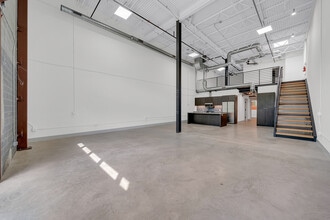 215 Coca Cola Pl, San Antonio, TX for lease Building Photo- Image 1 of 5