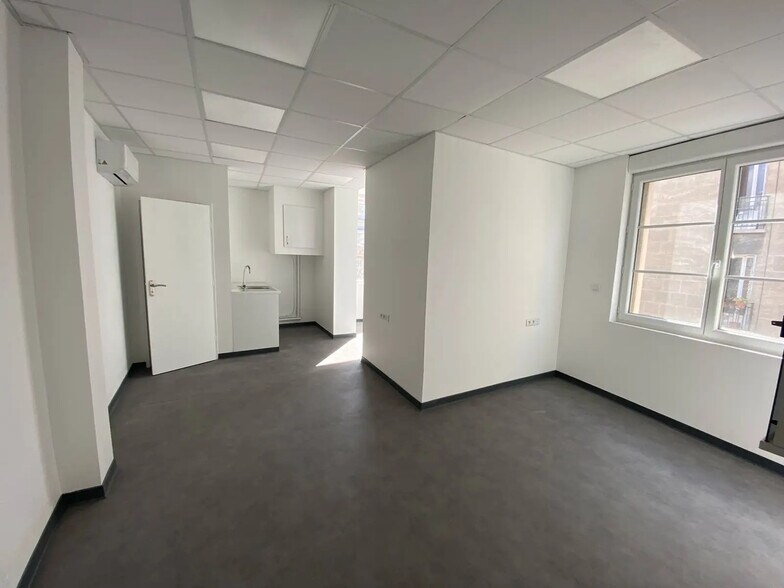 Office in Marseille for sale - Interior Photo - Image 3 of 9