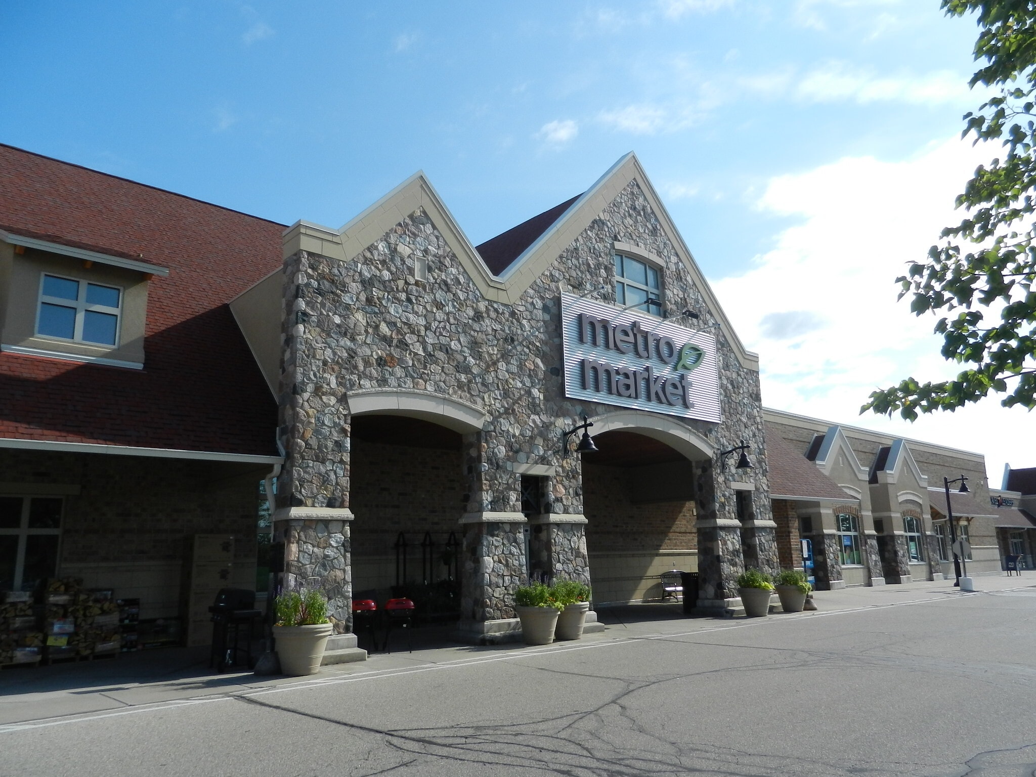 1300-1380 Pabst Farms Blvd, Oconomowoc, WI for sale Building Photo- Image 1 of 1