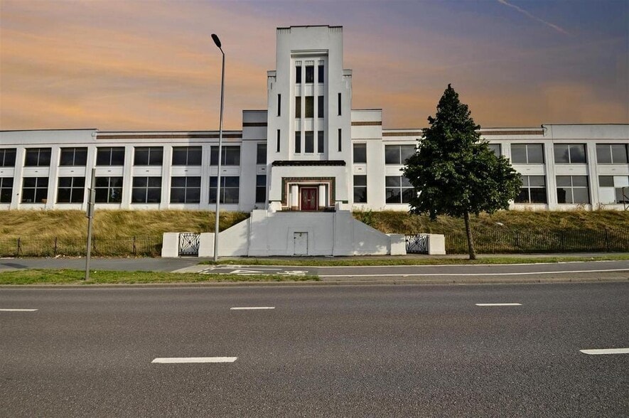 981 Great West Rd, Brentford for lease - Building Photo - Image 1 of 6