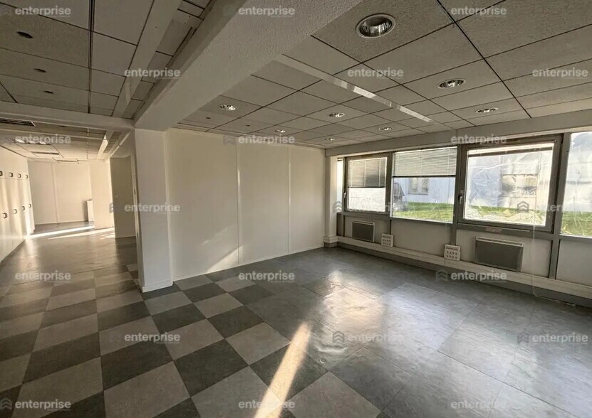 Office in Amiens for lease - Interior Photo - Image 3 of 7