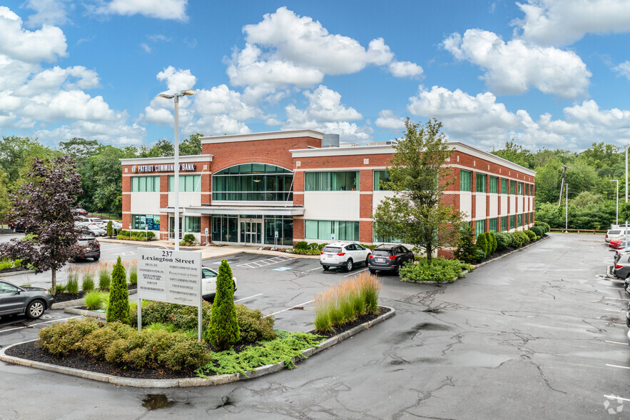 237 Lexington St, Woburn, MA for lease - Building Photo - Image 3 of 6