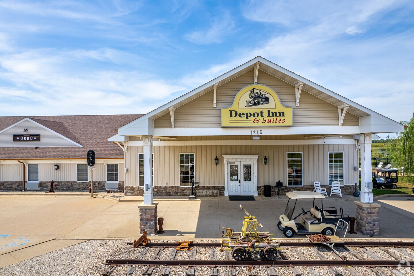 1245 N Brown St, La Plata, MO 63549