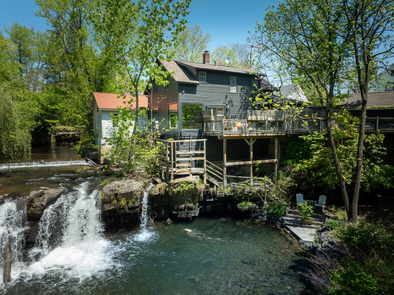 8 Tannery Brook Rd, Woodstock, NY for sale - Building Photo - Image 2 of 39