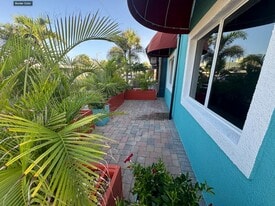 222 N 1st St, Cocoa Beach FL - Live-Work Space