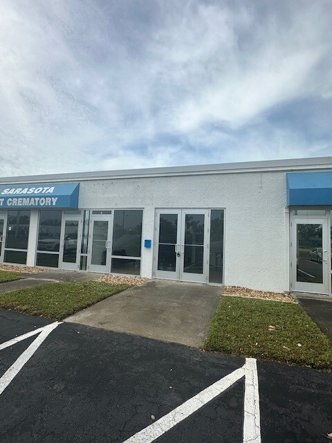 1410 Commerce Blvd, Sarasota, FL for lease Building Photo- Image 1 of 7