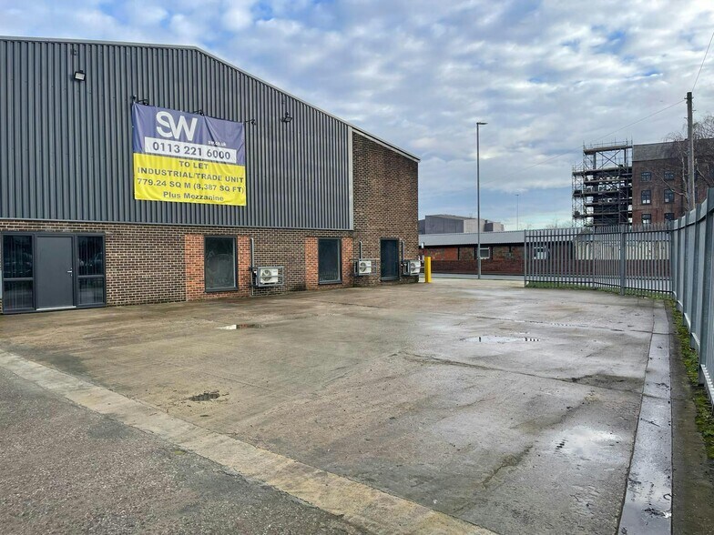 40 Thornes Ln, Wakefield for sale - Building Photo - Image 1 of 1