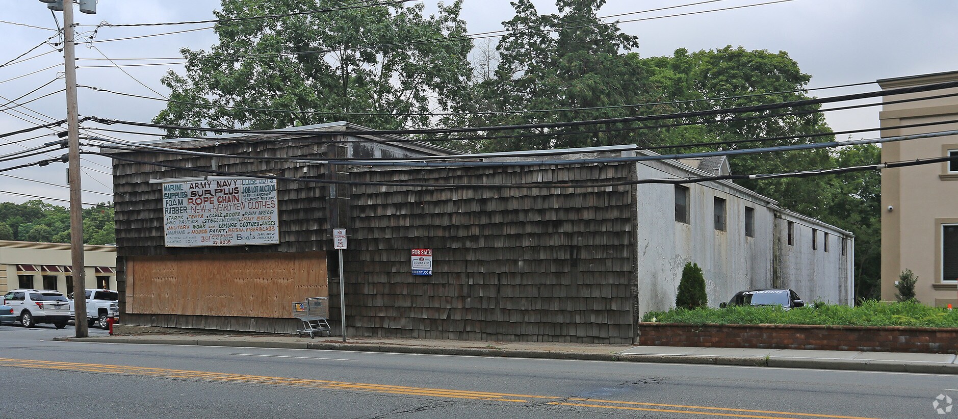 391 W Jericho Tpke, Huntington, NY 11743