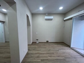 Retail in Madrid, Madrid for lease Interior Photo- Image 2 of 11