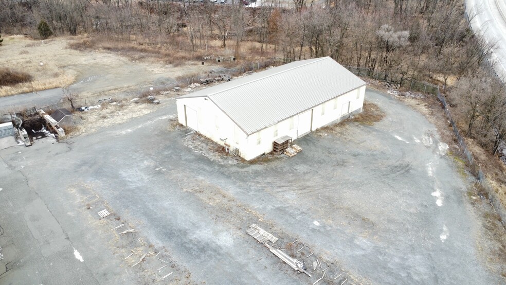 174 Holly Road, Gilbertsville, PA for lease - Building Photo - Image 3 of 8