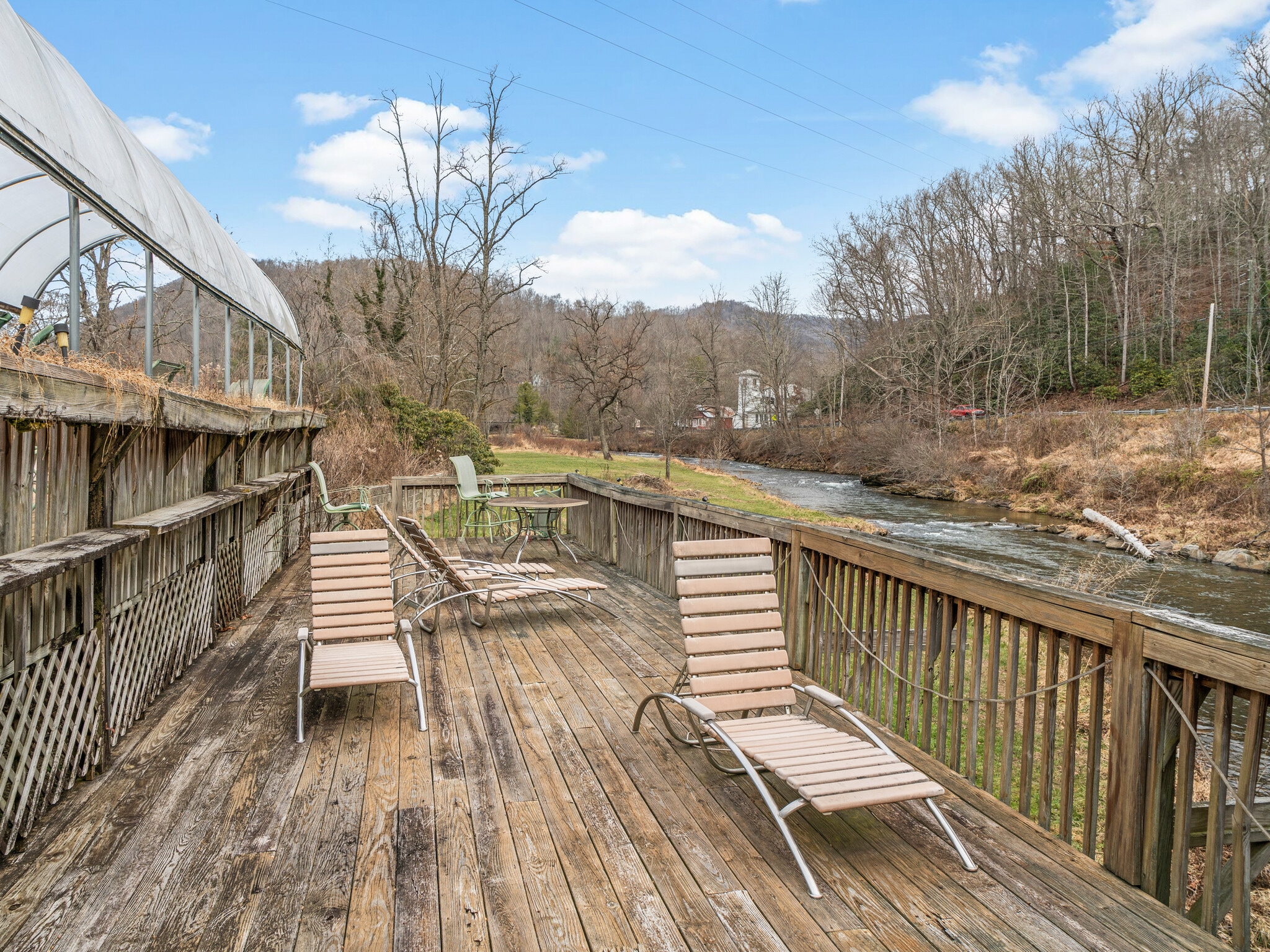4716 S US 19E Hwy, Newland, NC 28657 The Vance Toe River Lodge