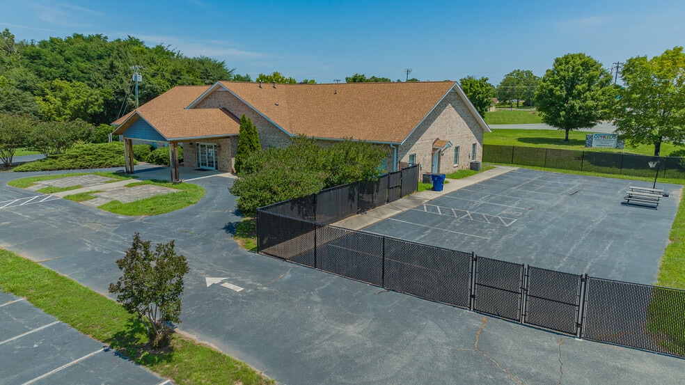 554 W Moore St, Graham, NC for sale - Building Photo - Image 1 of 1