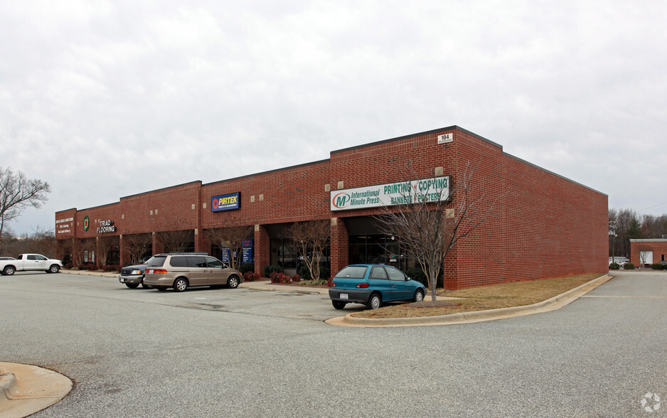 104 Meadowood St, Greensboro, NC for lease - Building Photo - Image 3 of 6