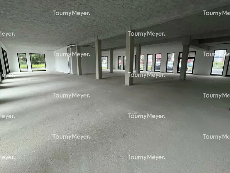 Retail in Anglet for lease - Interior Photo - Image 3 of 12