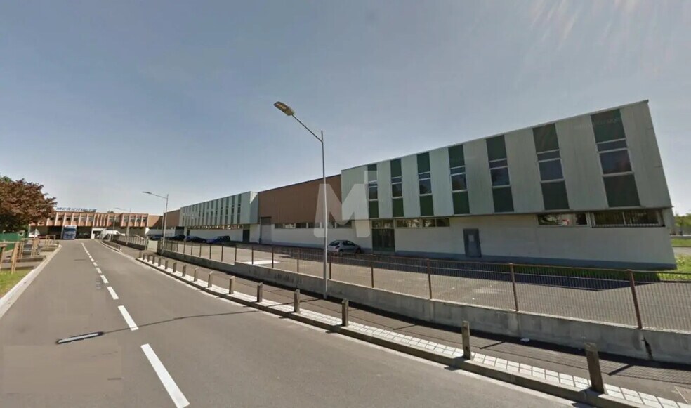 Flex in Morangis for lease - Building Photo - Image 1 of 3