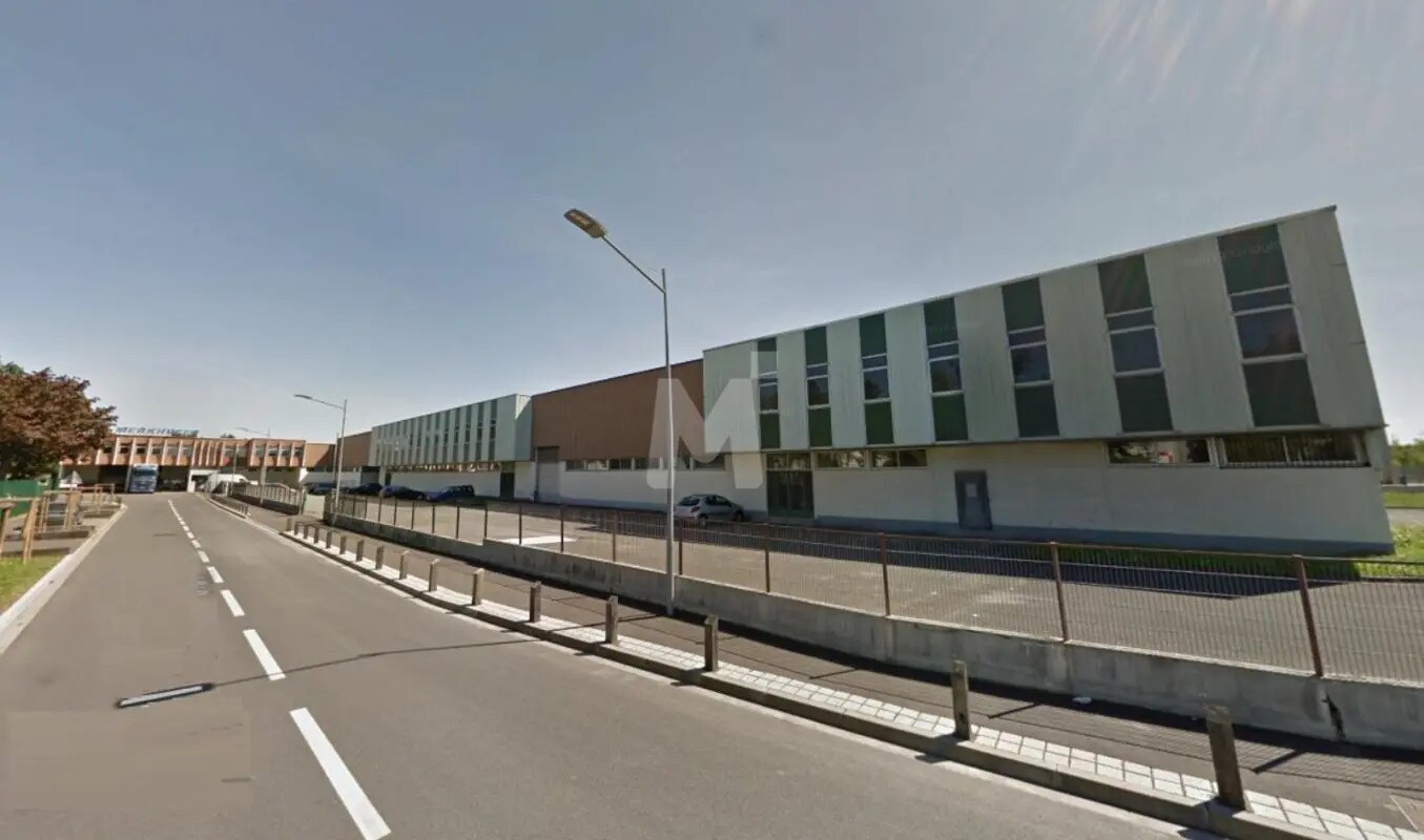 Flex in Morangis for lease Building Photo- Image 1 of 4