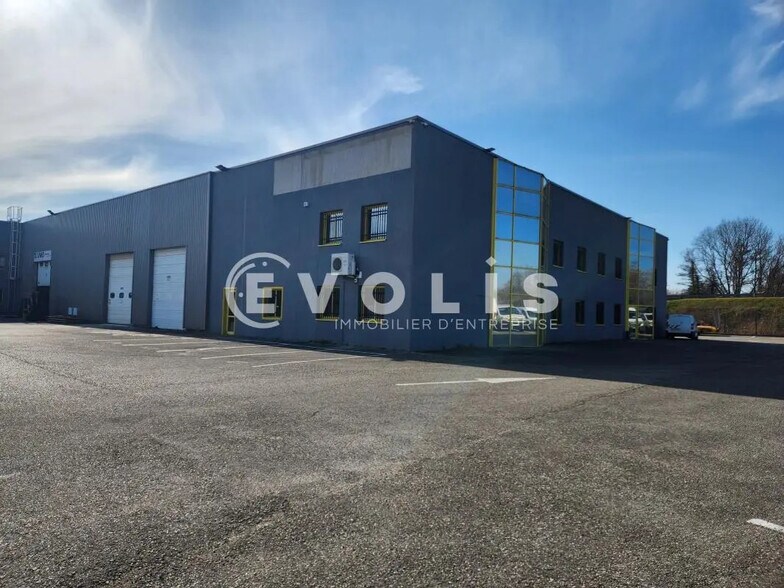 Office in La Verpillière for lease - Building Photo - Image 3 of 14