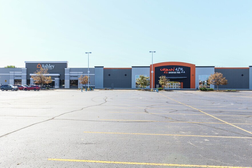 4731-4741 W Lawrence St, Appleton, WI for sale - Building Photo - Image 1 of 1