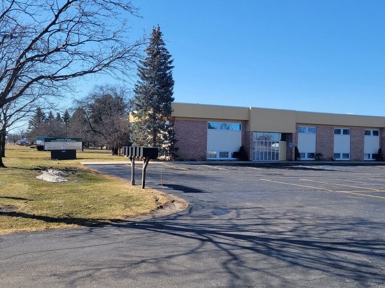 595 N Center Rd, Saginaw, MI for sale - Building Photo - Image 1 of 15