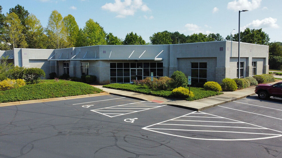 1631 NW Maynard Rd, Cary, NC for lease - Building Photo - Image 2 of 3