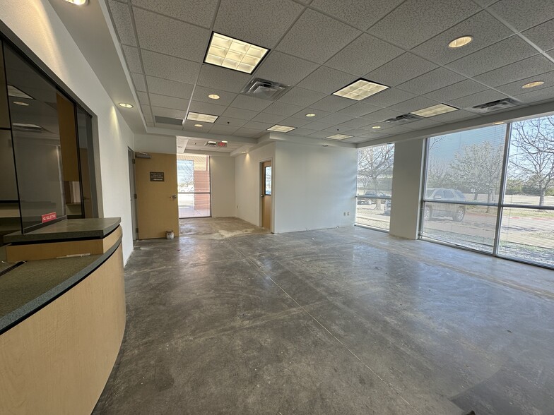 950 E Belt Line Rd, Cedar Hill, TX for lease - Interior Photo - Image 3 of 7