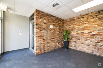 5806 N 53rd St, Tampa, FL for lease Lobby- Image 2 of 28