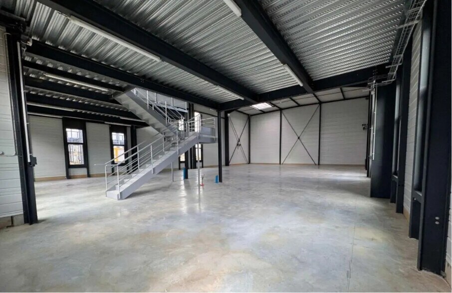 Flex in Serris for sale - Building Photo - Image 2 of 4