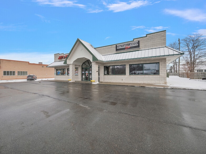 825 Michigan Ave, Marysville, MI for lease - Building Photo - Image 2 of 7