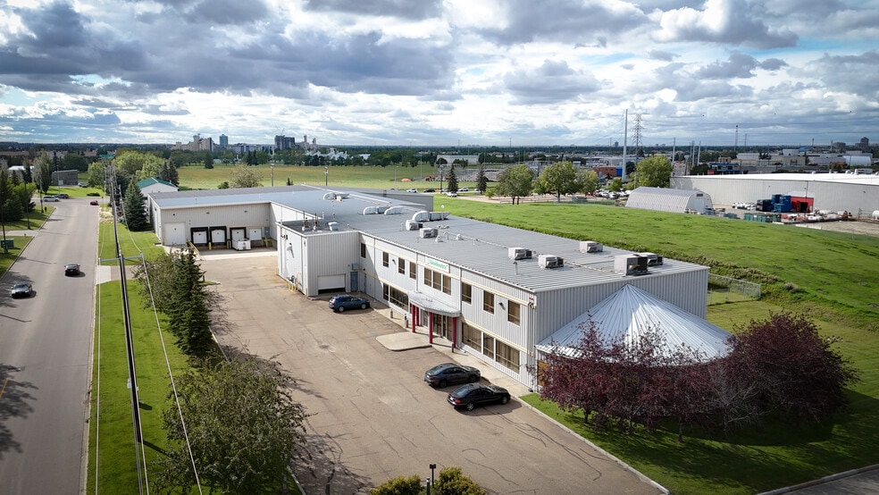 9608 25th Ave NW, Edmonton, AB for sale - Building Photo - Image 3 of 10