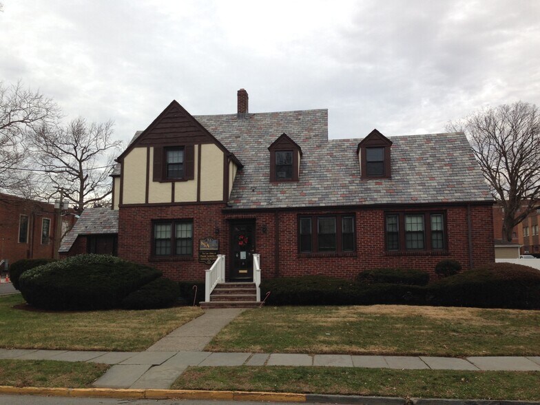 52 Chestnut St, Rutherford, NJ for sale - Primary Photo - Image 1 of 1