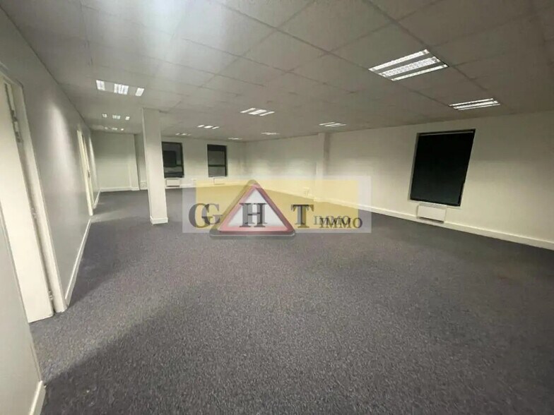 Office in Viry-Châtillon for lease - Interior Photo - Image 3 of 37