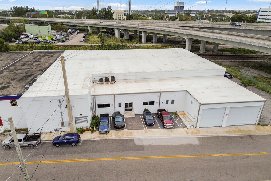 2725 Hillsboro Rd, West Palm Beach, FL for sale - Building Photo - Image 1 of 15