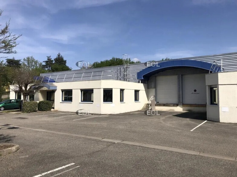 Flex in Saint-Genis-Laval for lease - Building Photo - Image 2 of 16