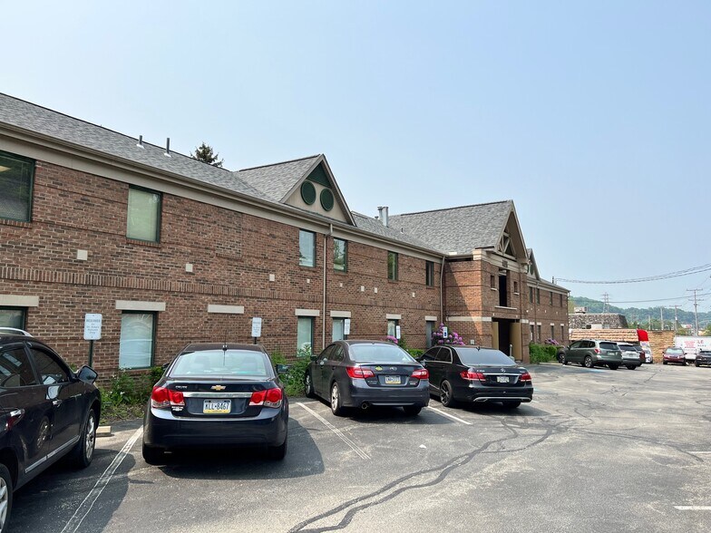 1326 Freeport Rd, Pittsburgh, PA for lease - Building Photo - Image 2 of 7