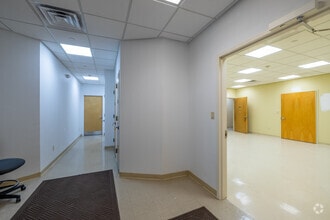 2 Medical Park Dr, West Nyack, NY for lease Interior Photo- Image 2 of 8