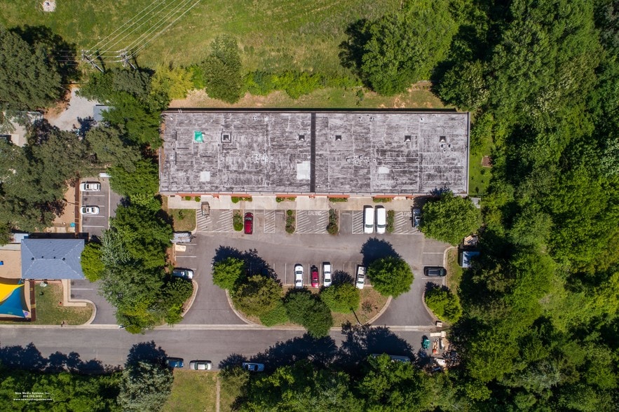 225-245 Granite Springs Rd, Richmond, VA for lease - Building Photo - Image 3 of 11